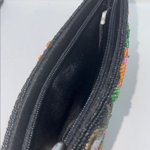 Intricate floral Beaded evening Bag - Picture 7 of 8